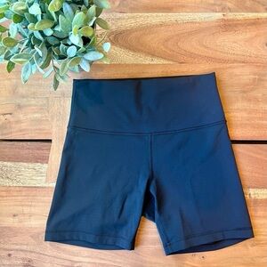 Wunder Train High Rise Short 6”